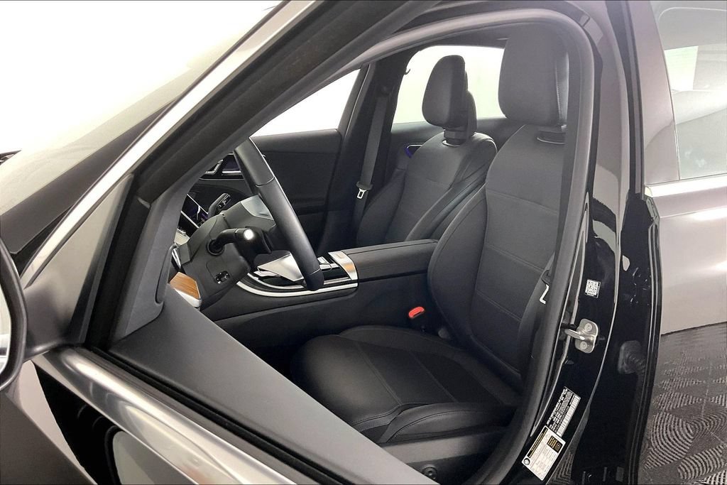 Certified 2025 Mercedes-Benz C 300 4MATIC Sedan image 17