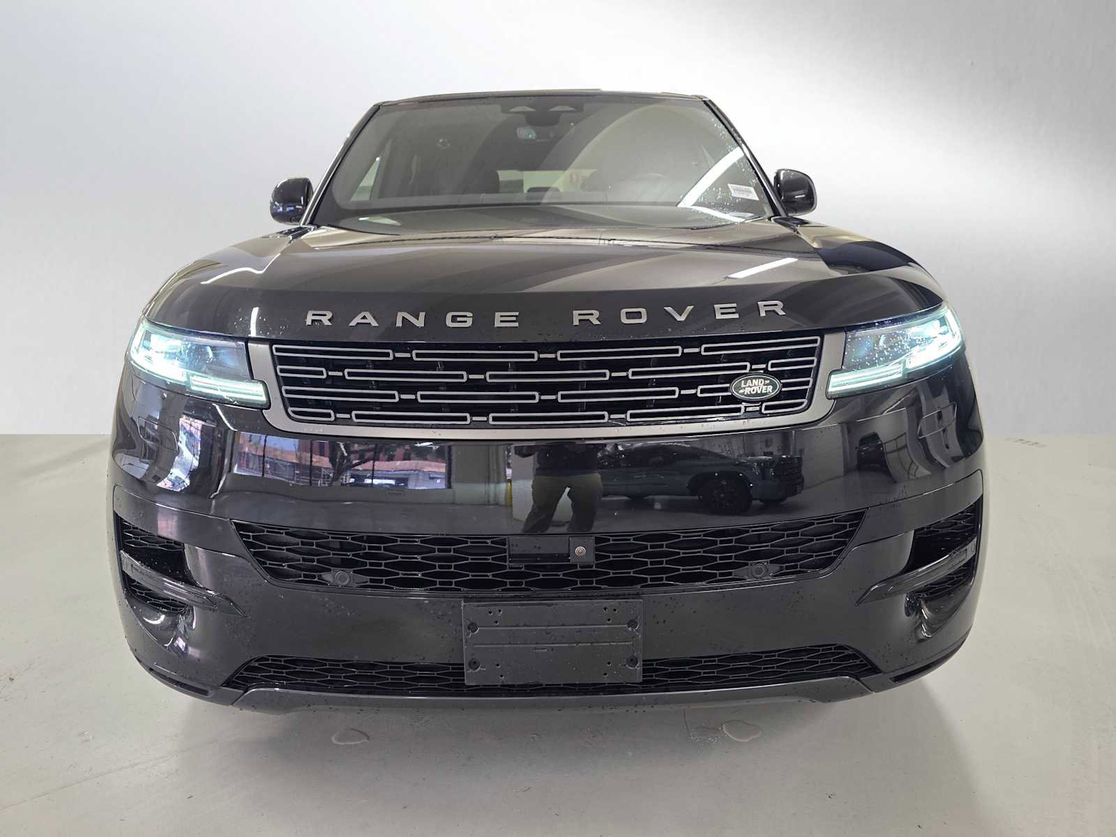 Used 2025 Land Rover Range Rover Sport SE image 8