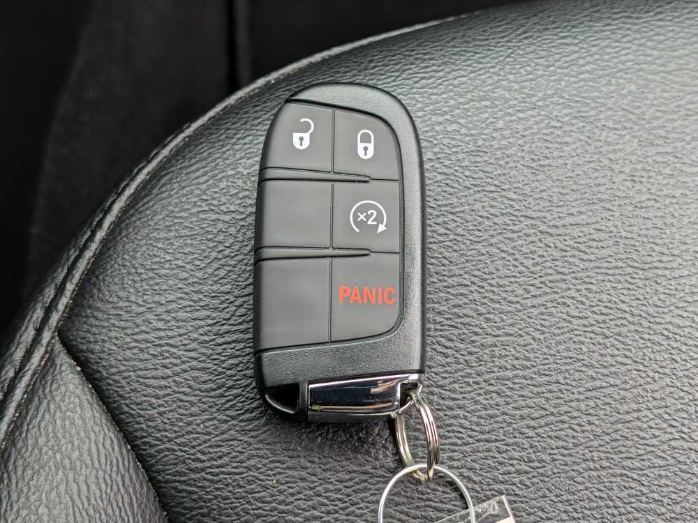 Used 2024 Jeep Compass Latitude AWD/4WD image 33