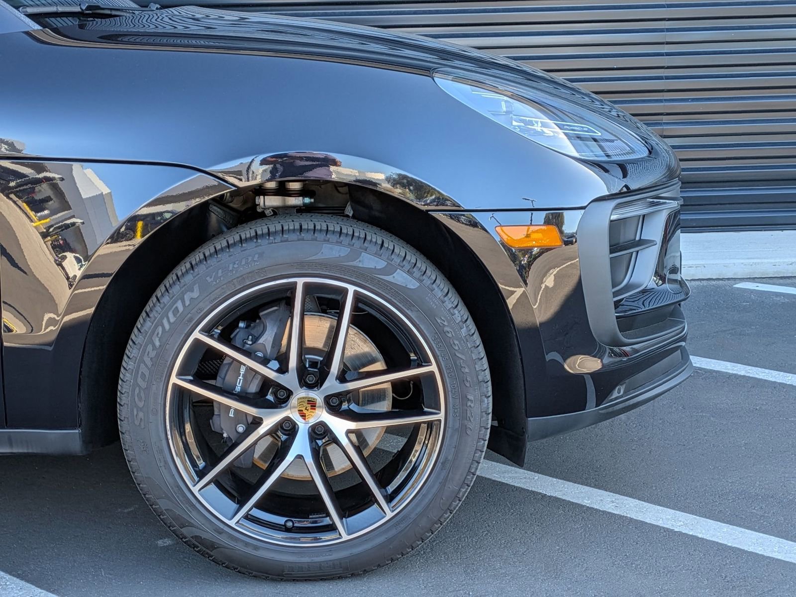 Certified 2025 Porsche Macan image 11