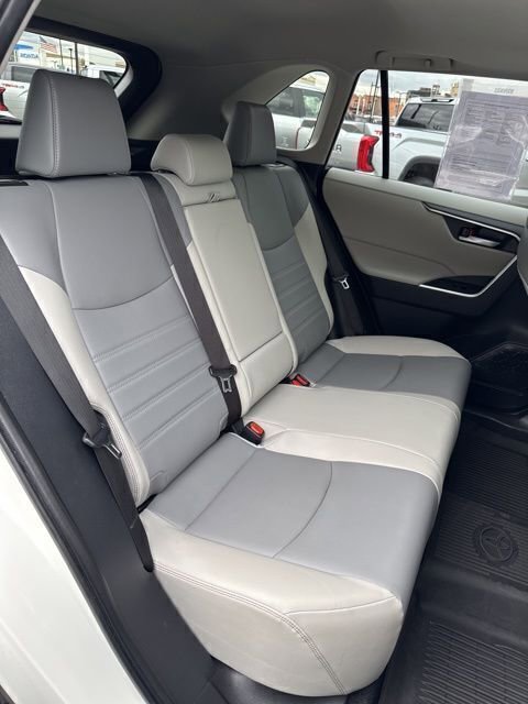 Used 2022 Toyota RAV4 XLE Premium image 10