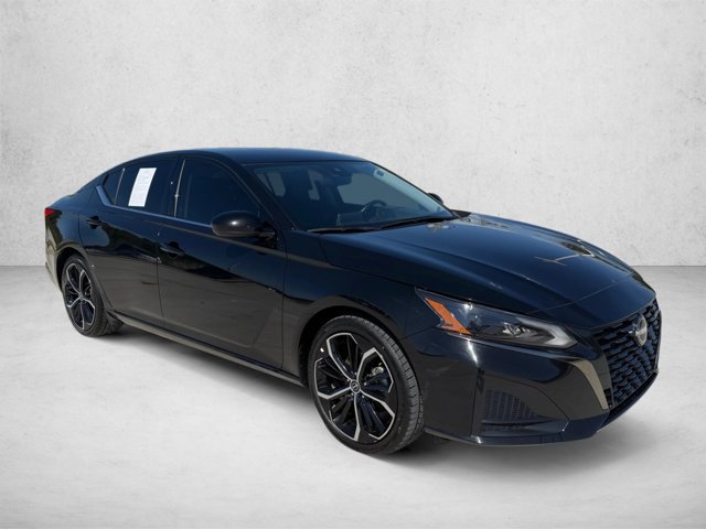Used 2025 Nissan Altima 2.5 SR FWD image 3