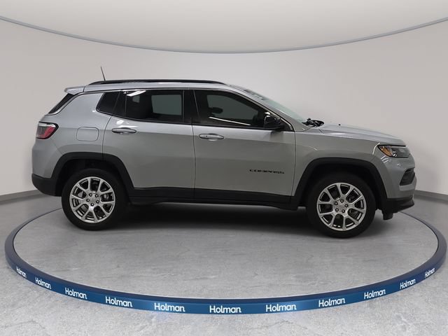 Used 2022 Jeep Compass Latitude AWD/4WD image 5