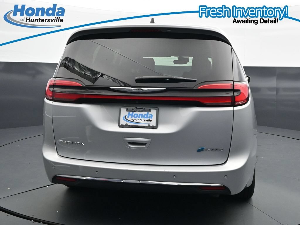 Used 2023 Chrysler Pacifica Touring-L FWD image 8