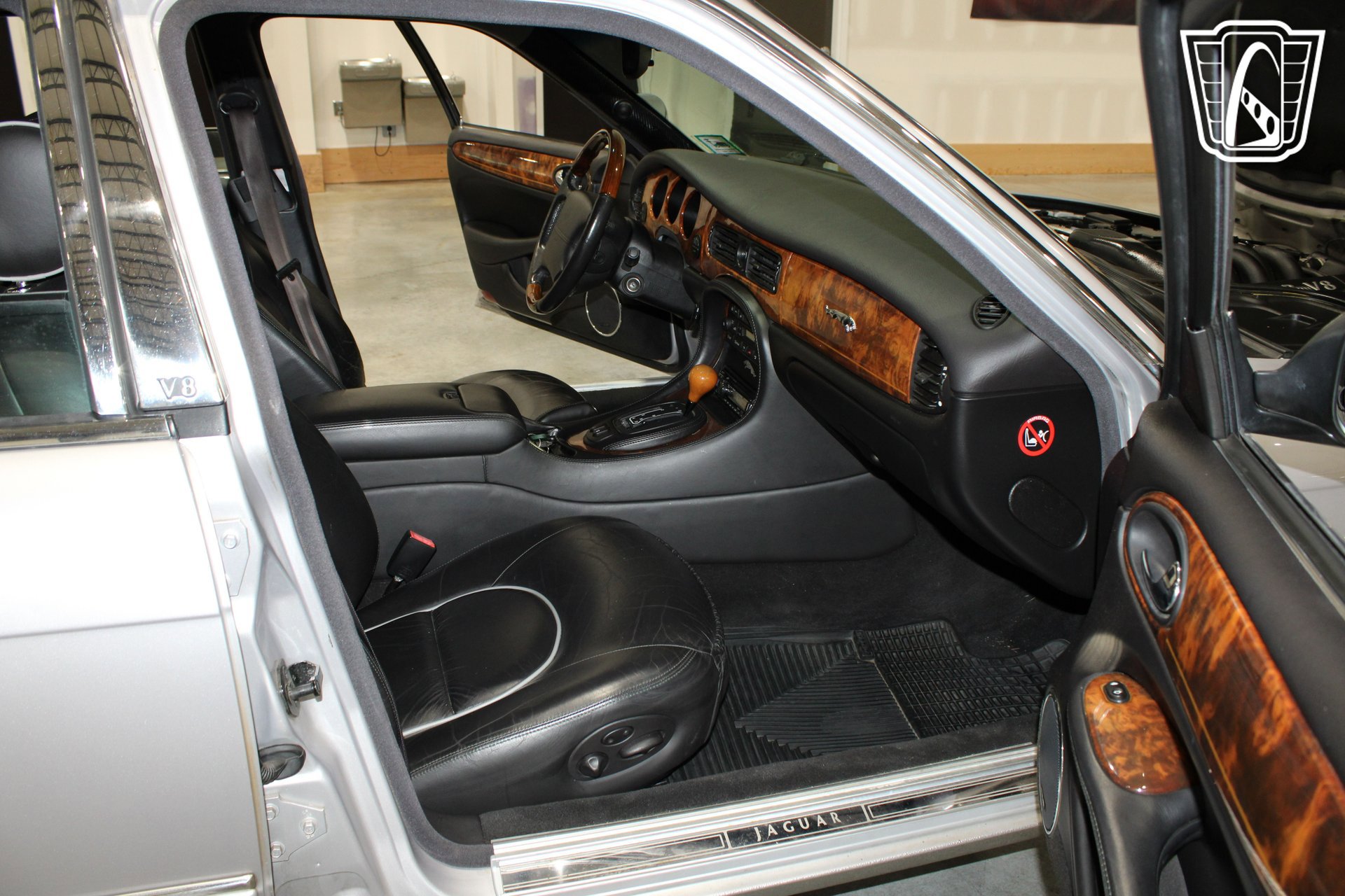 Used 2002 Jaguar XJ8 L Vanden Plas image 7