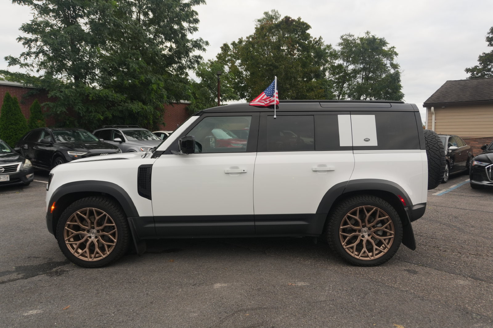 Used 2020 Land Rover Defender 110 HSE AWD/4WD image 8