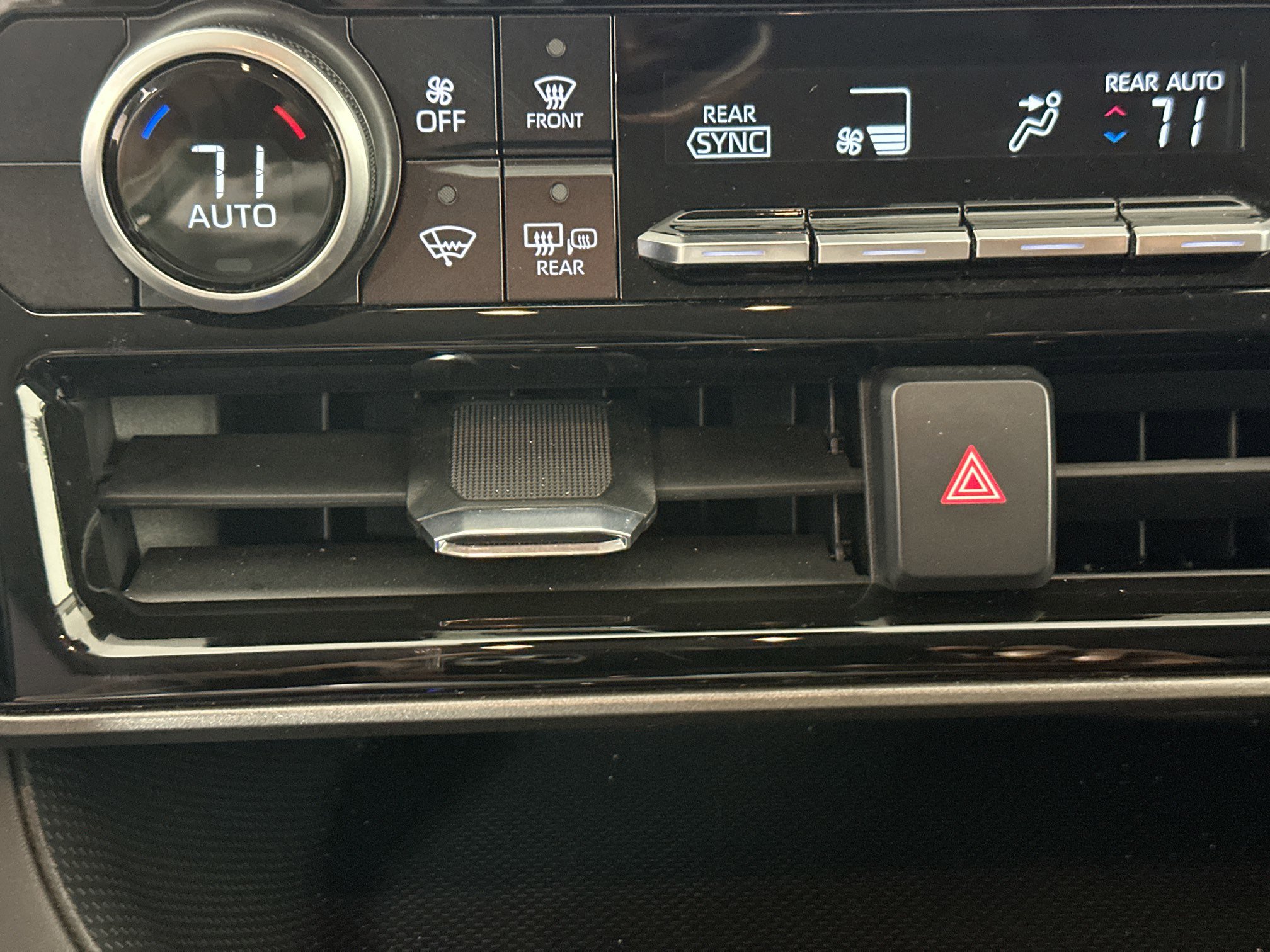 Used 2023 Toyota Highlander L image 23