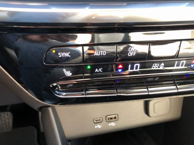 Used 2024 Buick Encore GX Avenir w/ Avenir Convenience Package image 8