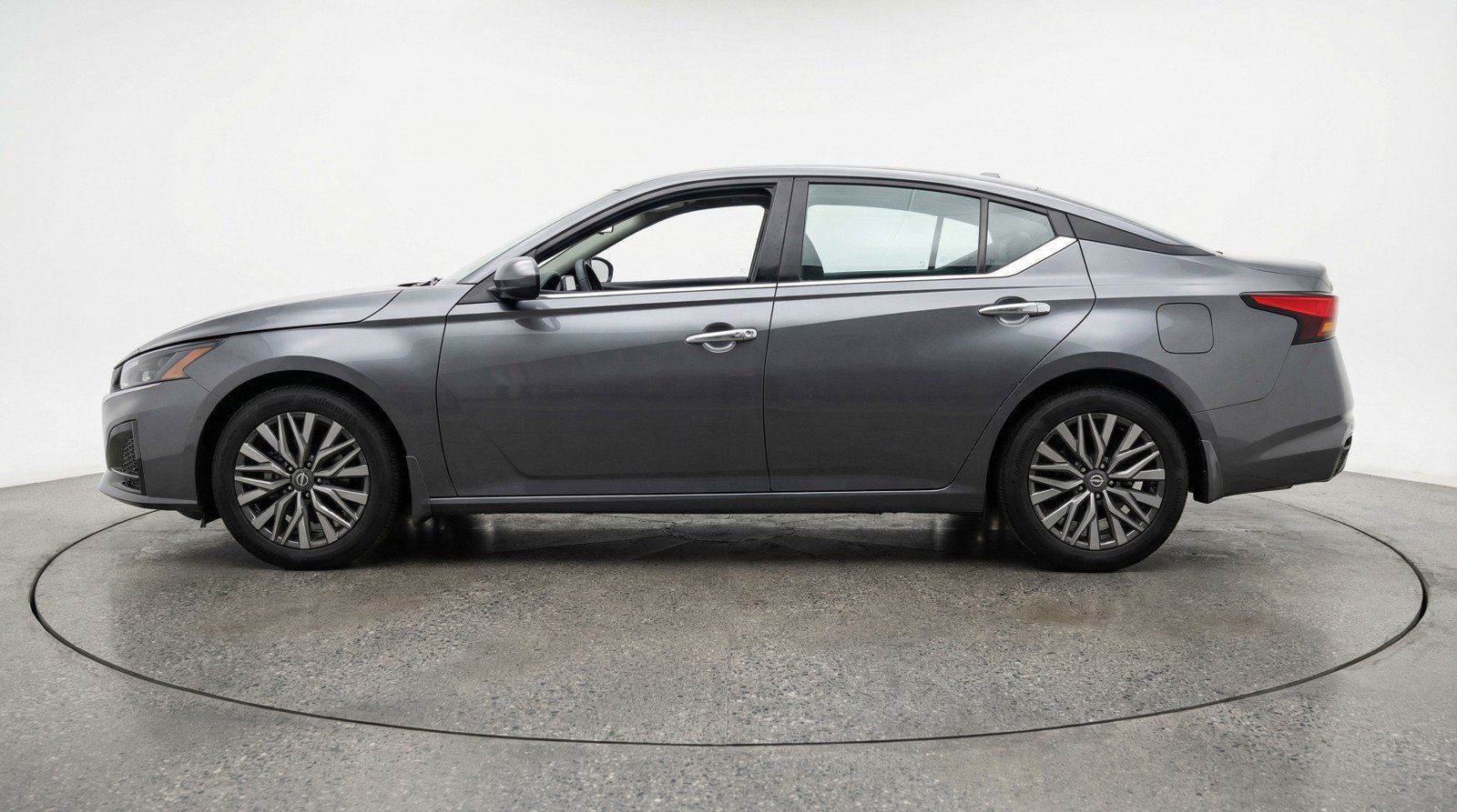 Used 2025 Nissan Altima 2.5 SV FWD image 5