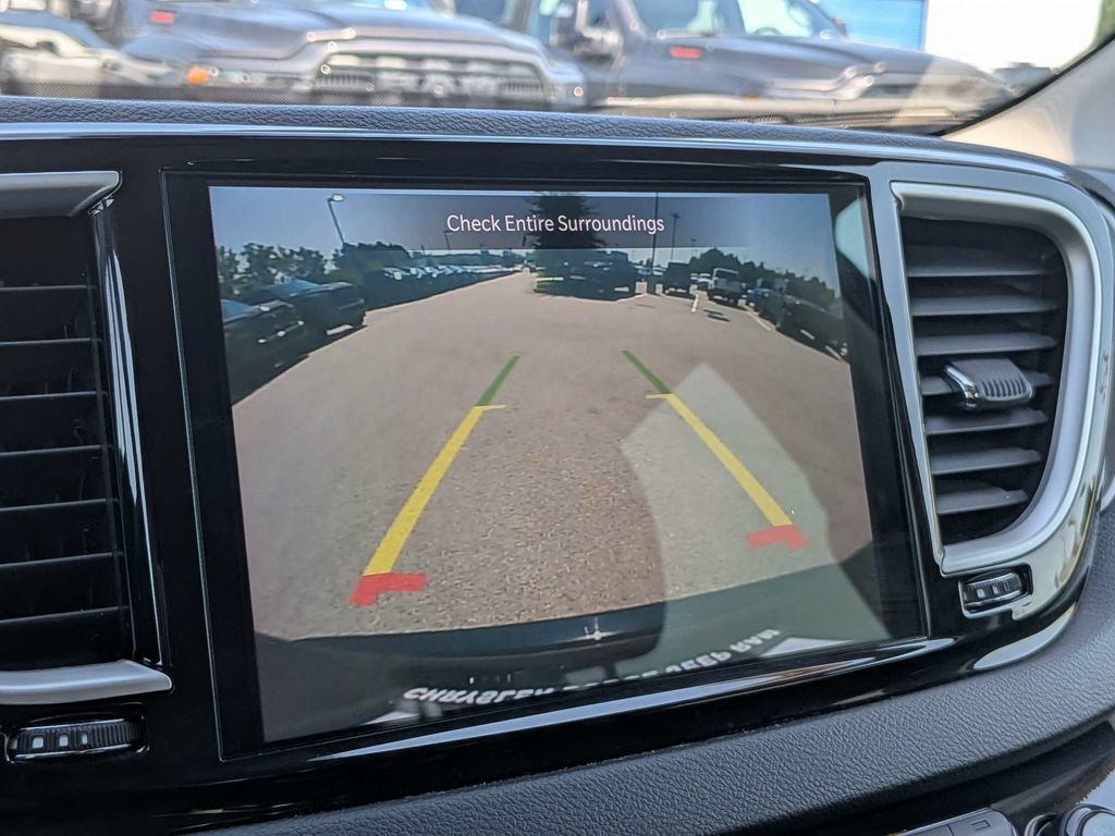 Used 2024 Chrysler Pacifica Touring-L FWD image 21