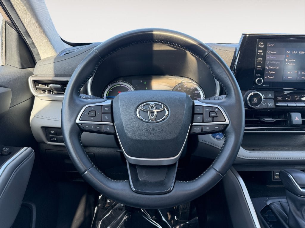 Used 2022 Toyota Highlander XLE AWD/4WD image 14