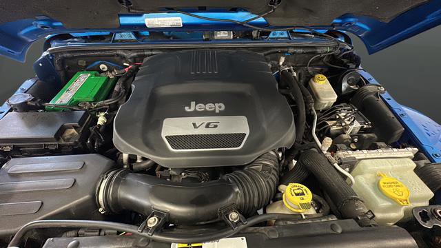 Used 2016 Jeep Wrangler Unlimited Sahara w/ Dual Top Group image 23