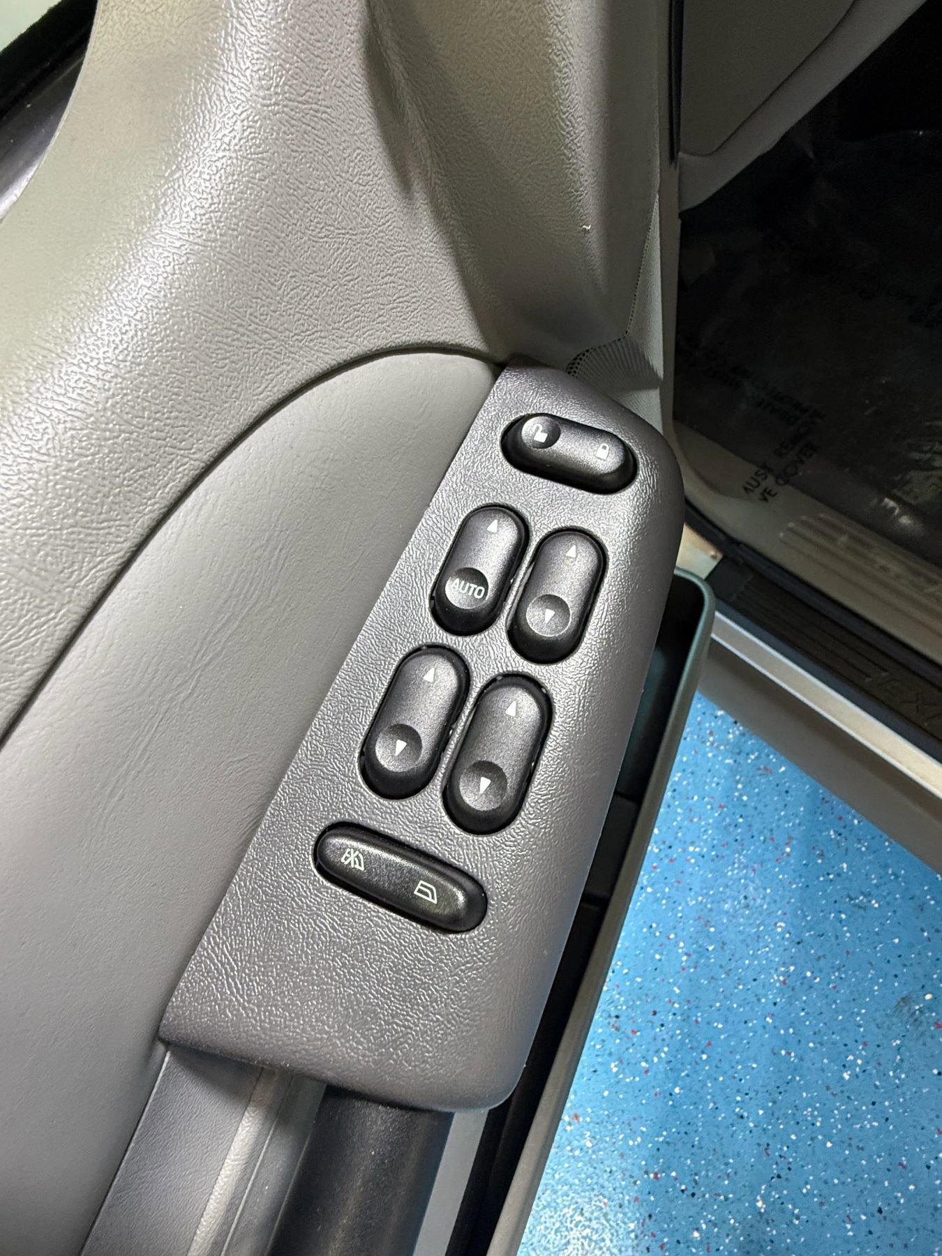 Used 2003 Ford Explorer Sport Trac XLT image 42