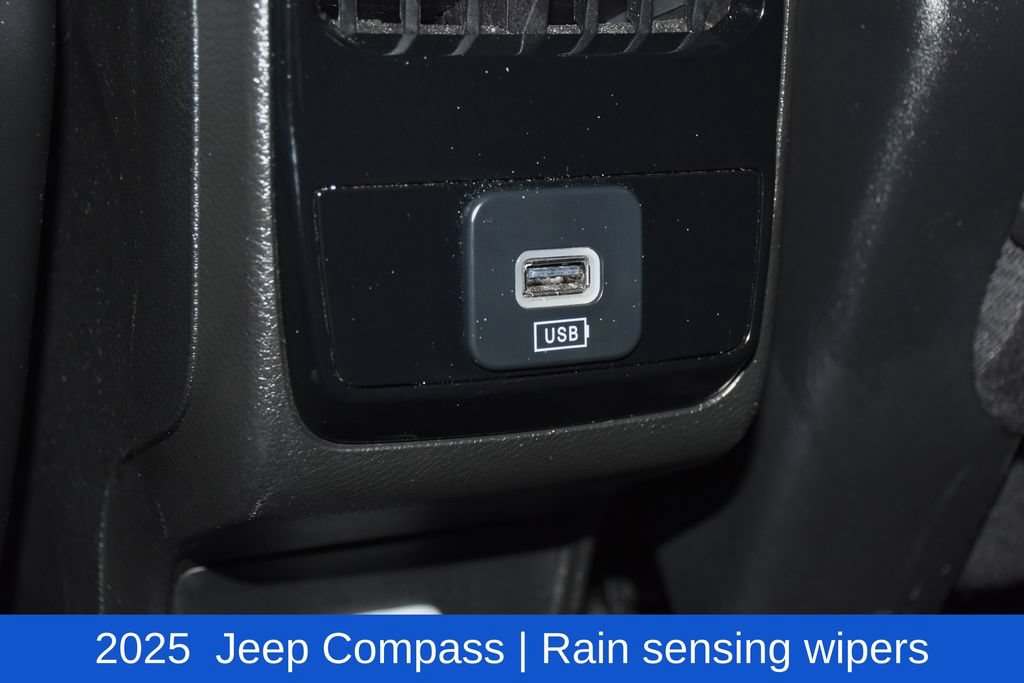Used 2025 Jeep Compass Trailhawk AWD/4WD image 25