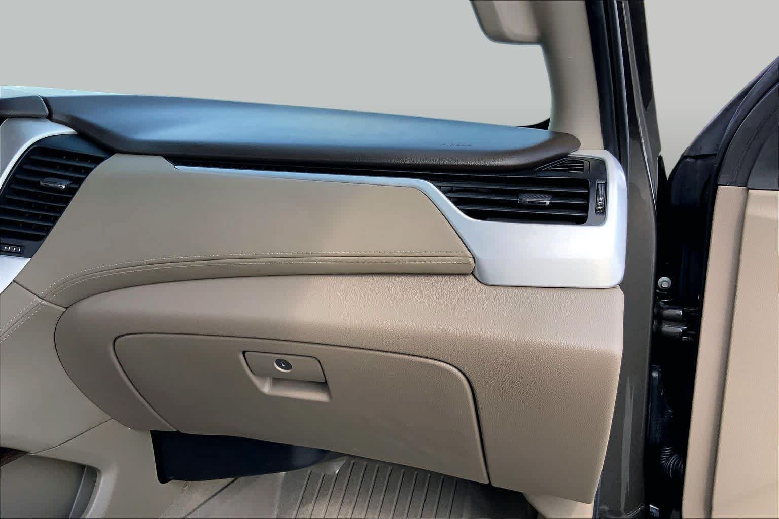 Used 2020 GMC Yukon XL SLT w/ Premium Edition RWD image 18
