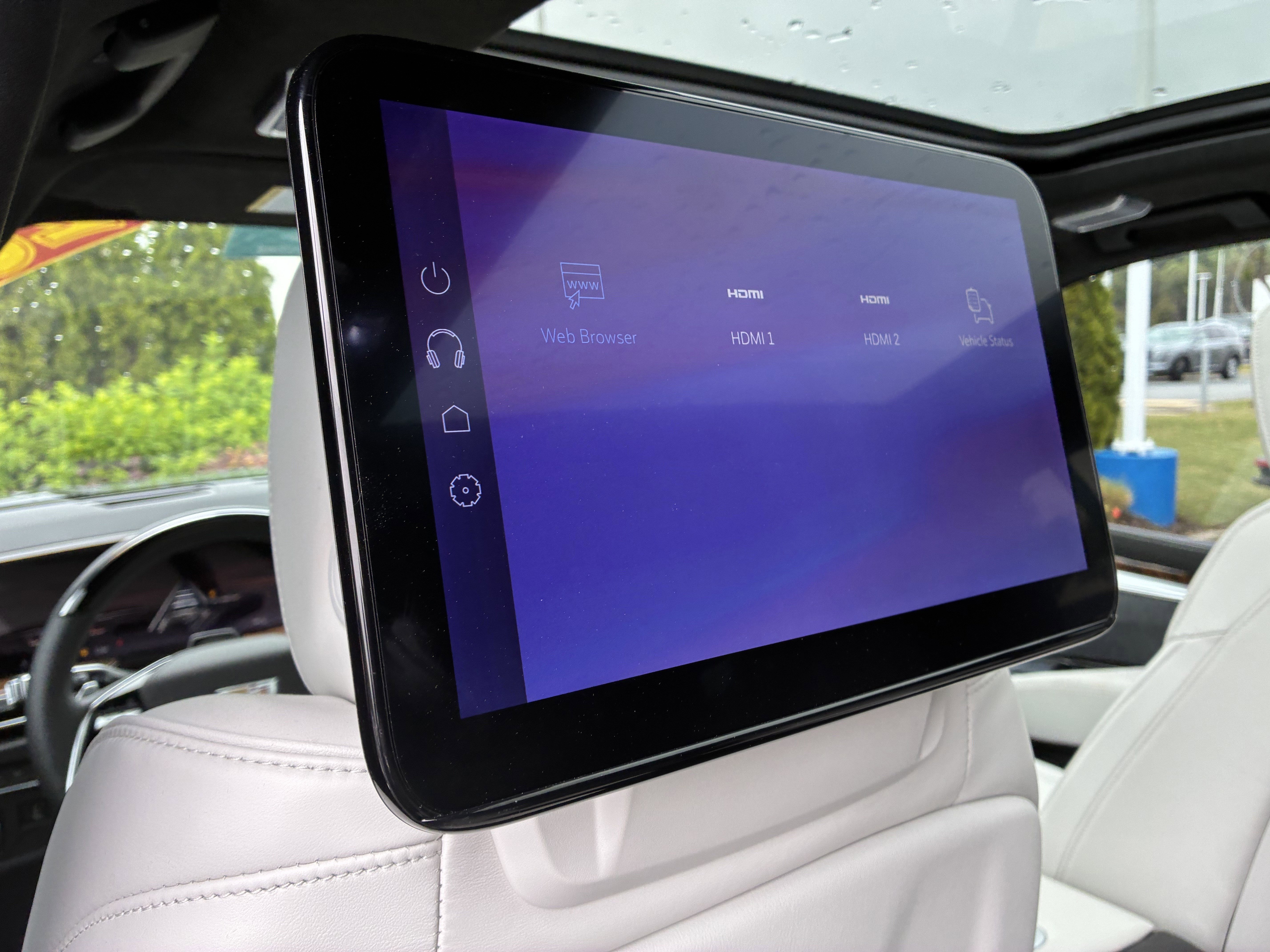 Used 2026 Cadillac Escalade Platinum Sport w/ LPO, Floor Liner Package AWD/4WD image 17