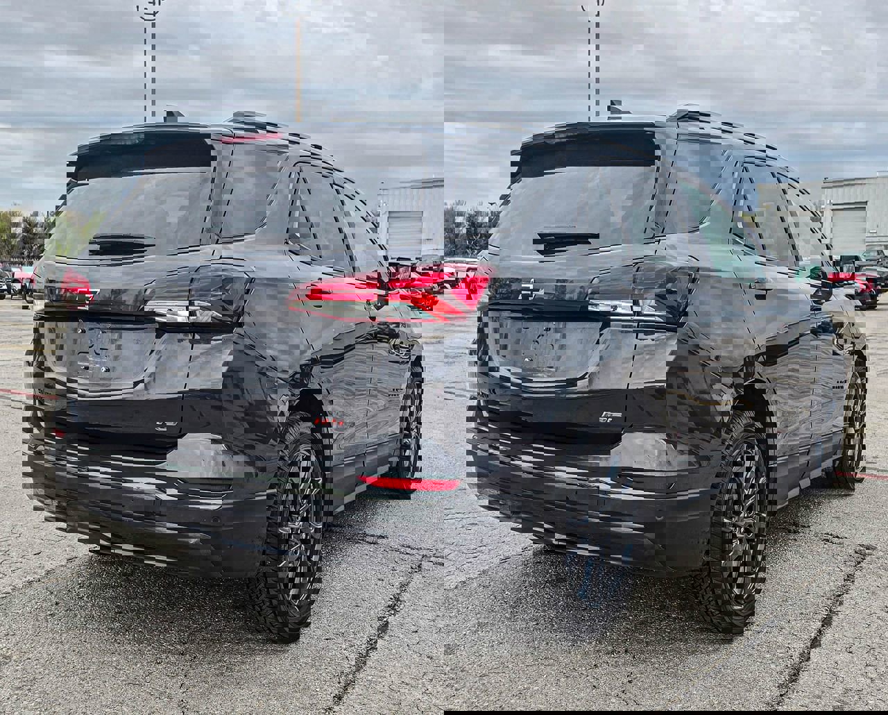 Used 2022 Chevrolet Equinox RS w/ RS Leather Package image 6