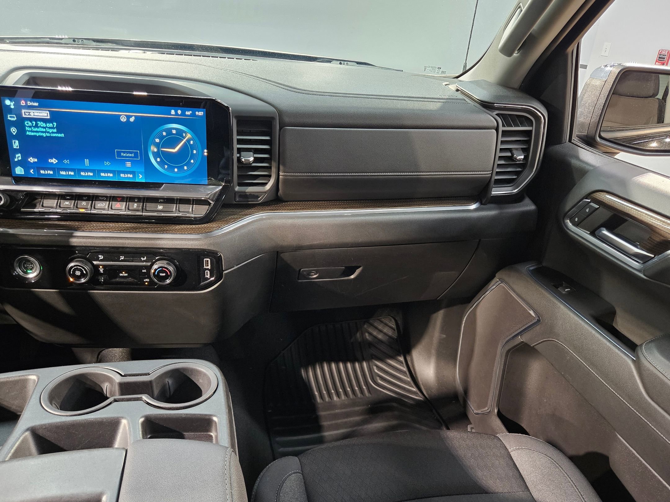 Used 2024 Chevrolet Silverado 1500 LT image 11