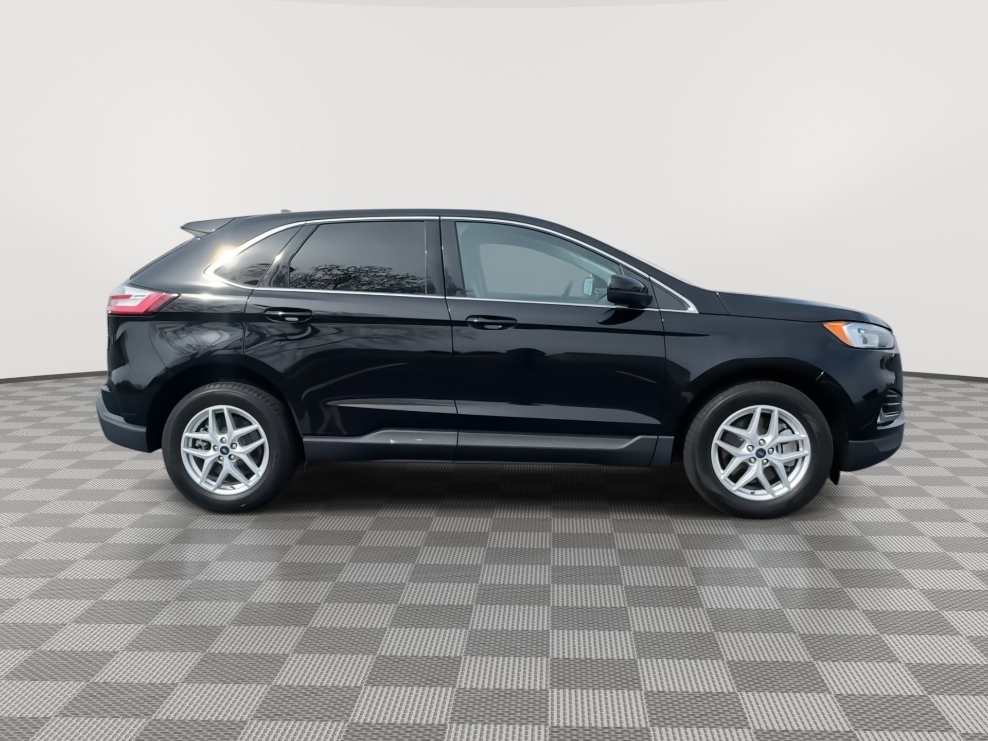 Used 2021 Ford Edge SEL w/ Cargo Accessory Package AWD/4WD image 2