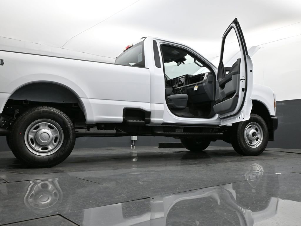 New 2026 Ford F250 XL w/ F-250 >10K GVWR Package AWD/4WD image 32