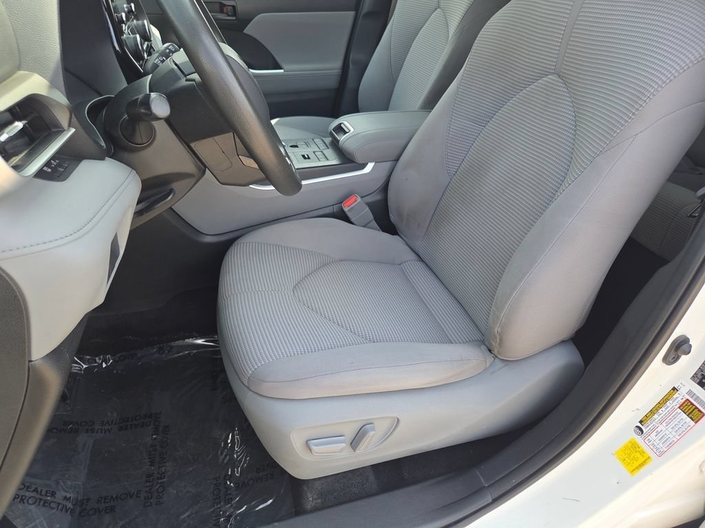 Used 2021 Toyota Highlander L AWD/4WD image 8