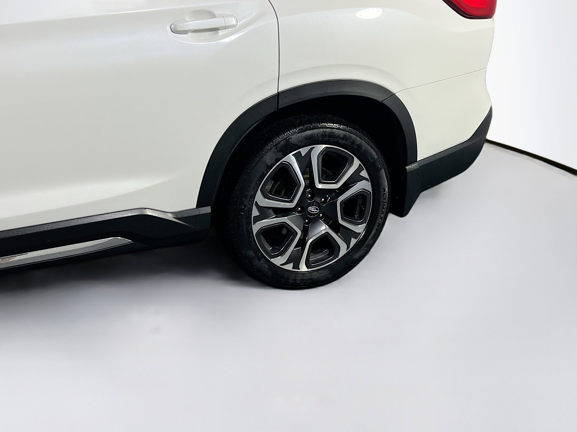 Used 2023 Subaru Ascent Limited image 30