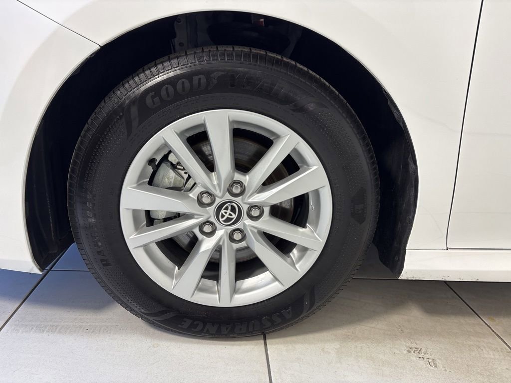 Used 2025 Toyota Camry LE image 9