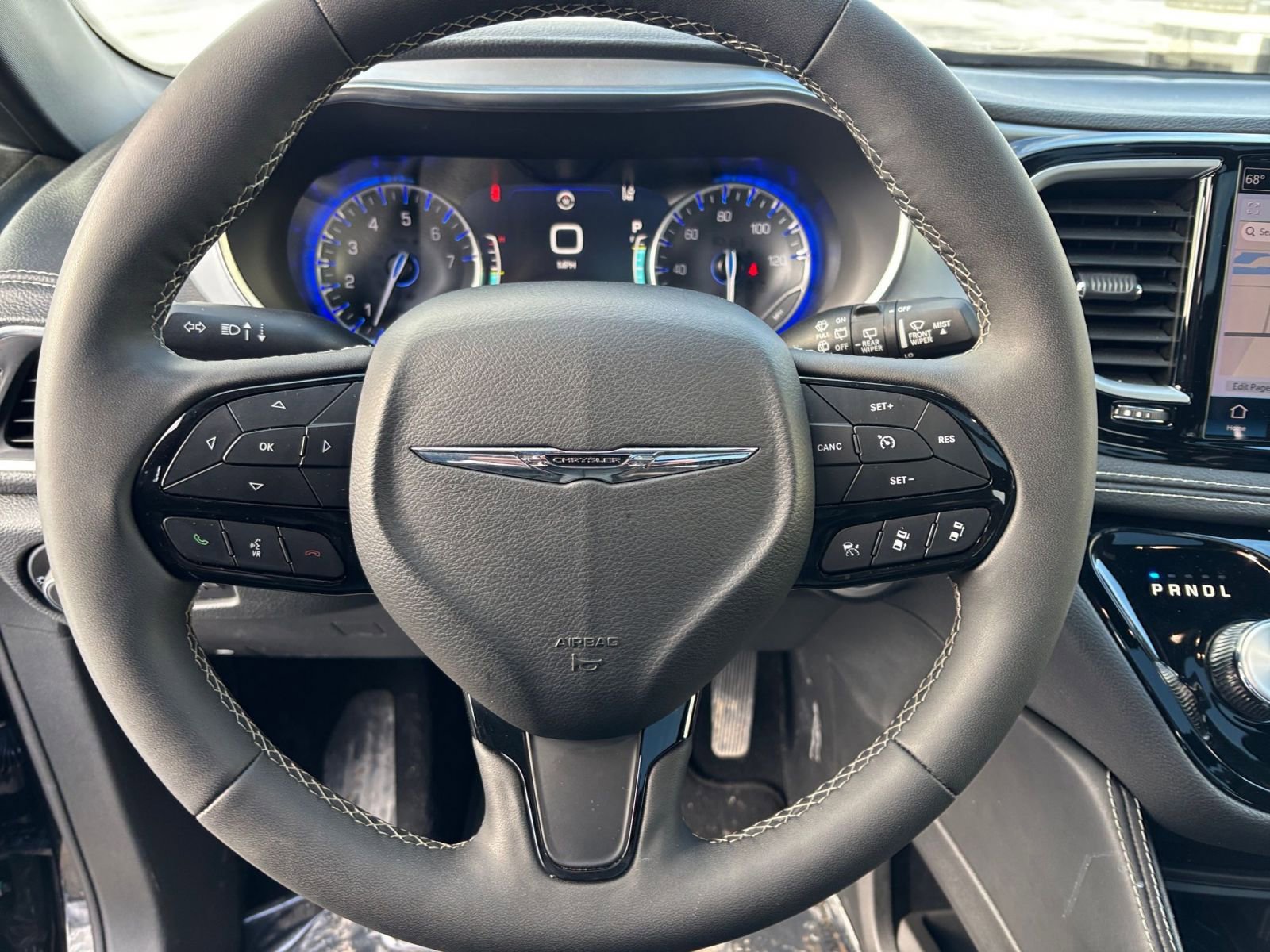 Used 2025 Chrysler Pacifica Limited image 31