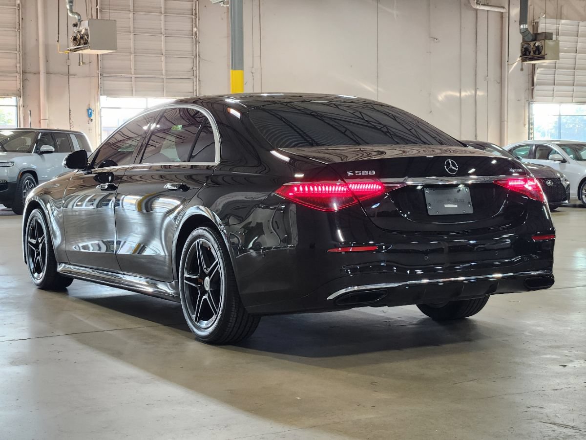 Used 2022 Mercedes-Benz S 580 4MATIC Sedan w/ AMG Line Package image 11