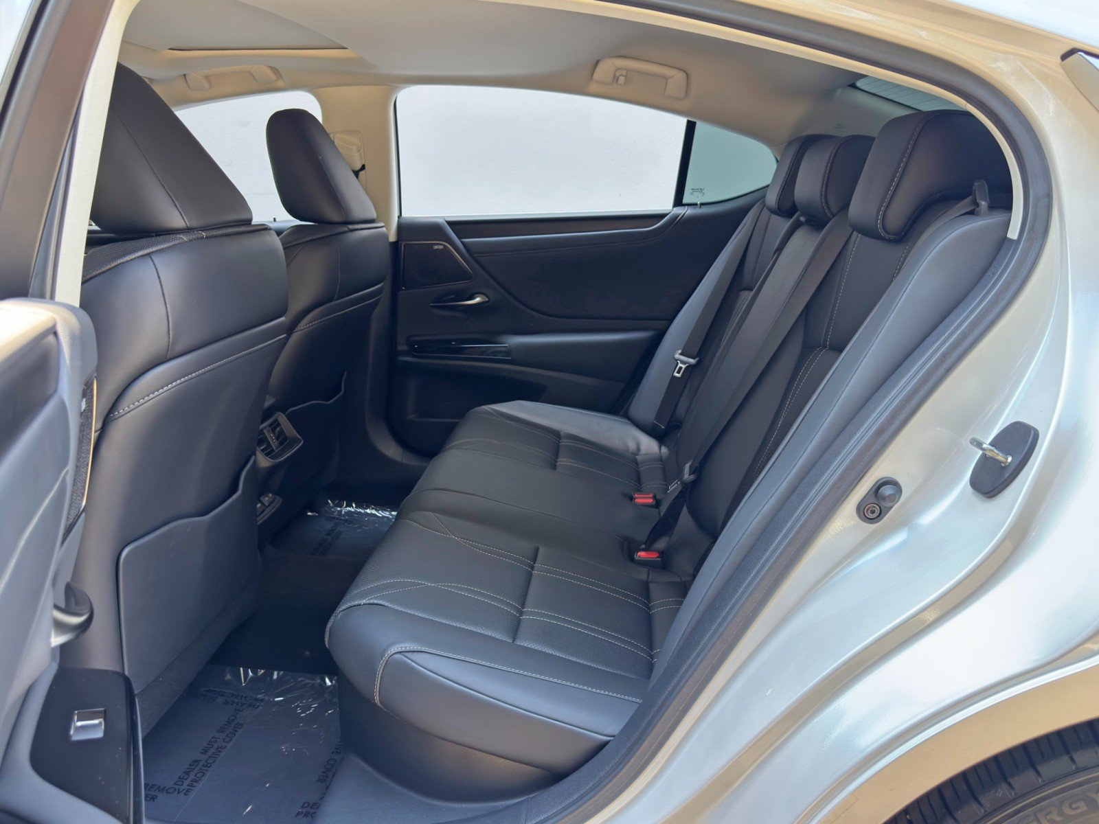 Used 2024 Lexus ES 300h w/ Accessory Package (Z2) FWD image 45