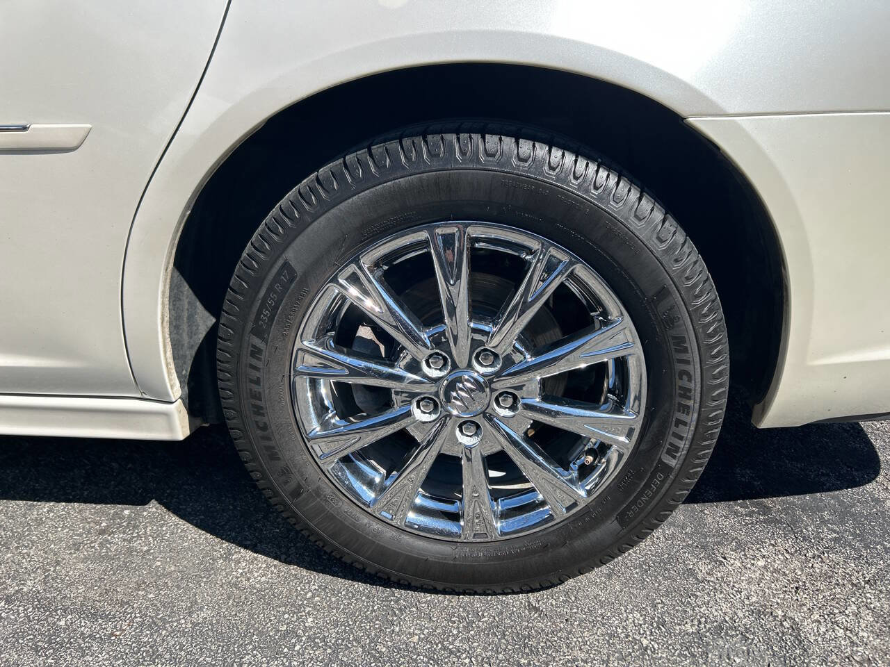 Used 2011 Buick Lucerne CXL image 19
