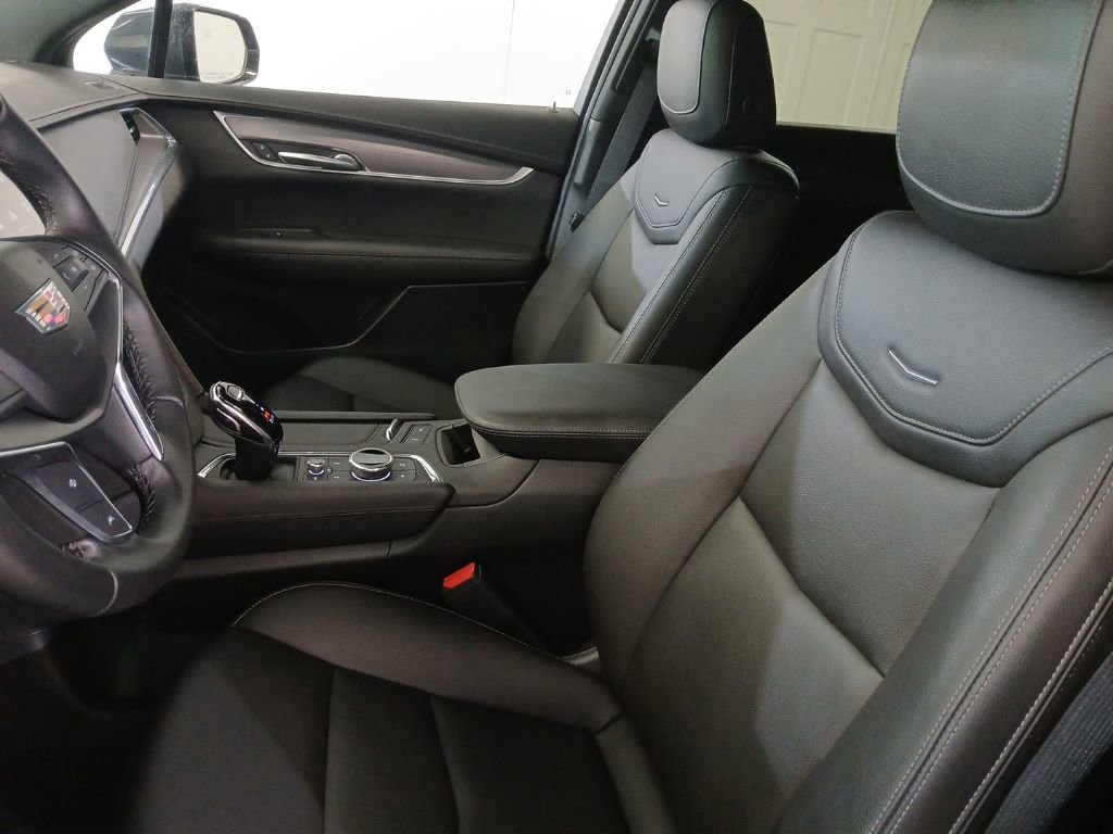 Used 2023 Cadillac XT5 Luxury AWD/4WD image 16