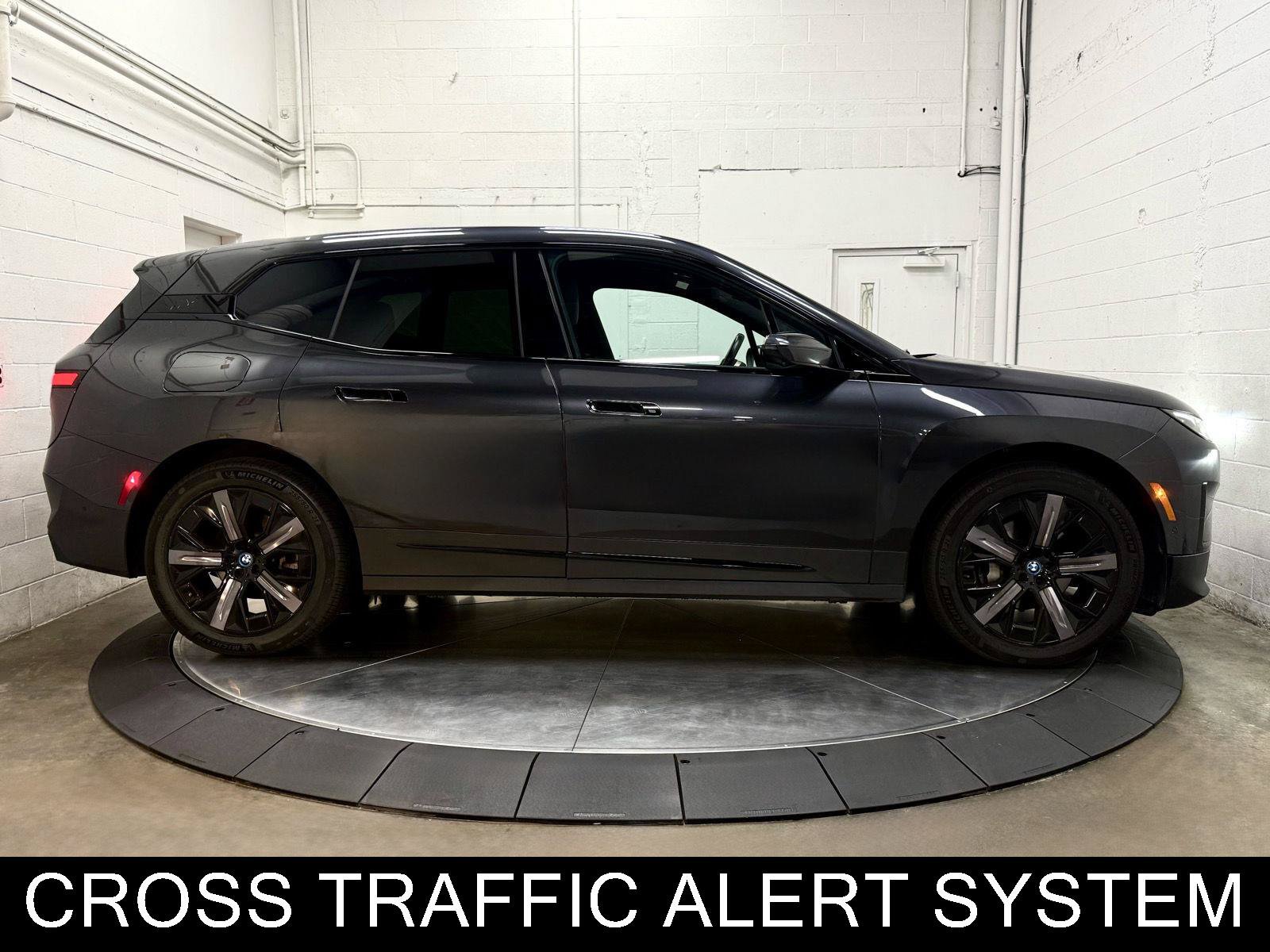 Used 2024 BMW iX xDrive50 w/ Premium Package AWD/4WD image 9
