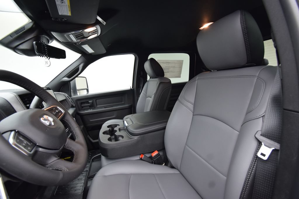 New 2026 RAM 5500 Tradesman AWD/4WD image 39