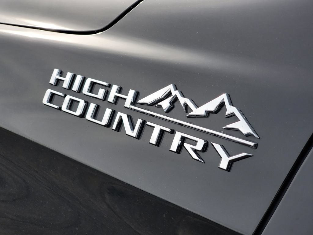 Certified 2022 Chevrolet Suburban High Country AWD/4WD image 5