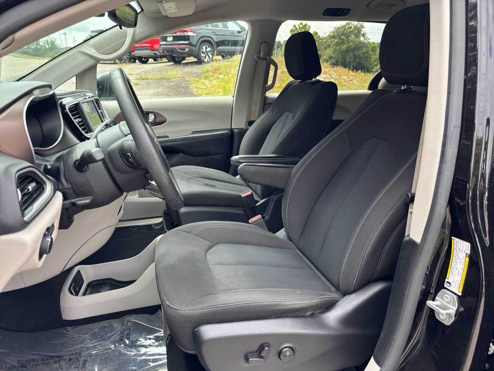 Used 2024 Chrysler Voyager LX FWD image 37