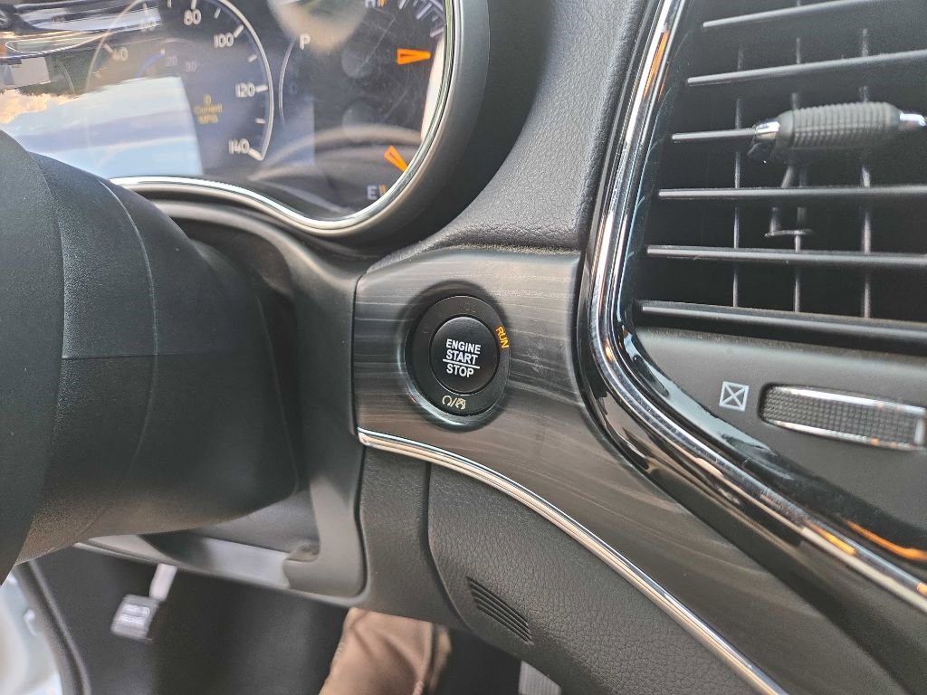 Used 2020 Jeep Grand Cherokee Limited w/ Luxury Group II image 24