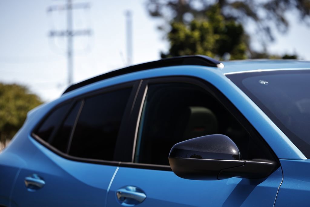 Used 2025 Chevrolet Trax RS w/ Sunroof Package FWD image 3