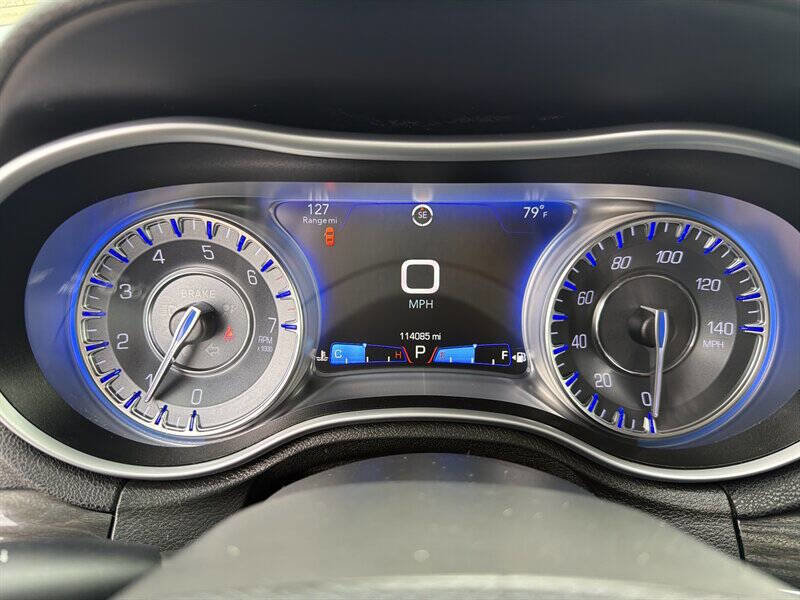 Used 2018 Chrysler 300 Touring L AWD/4WD image 26