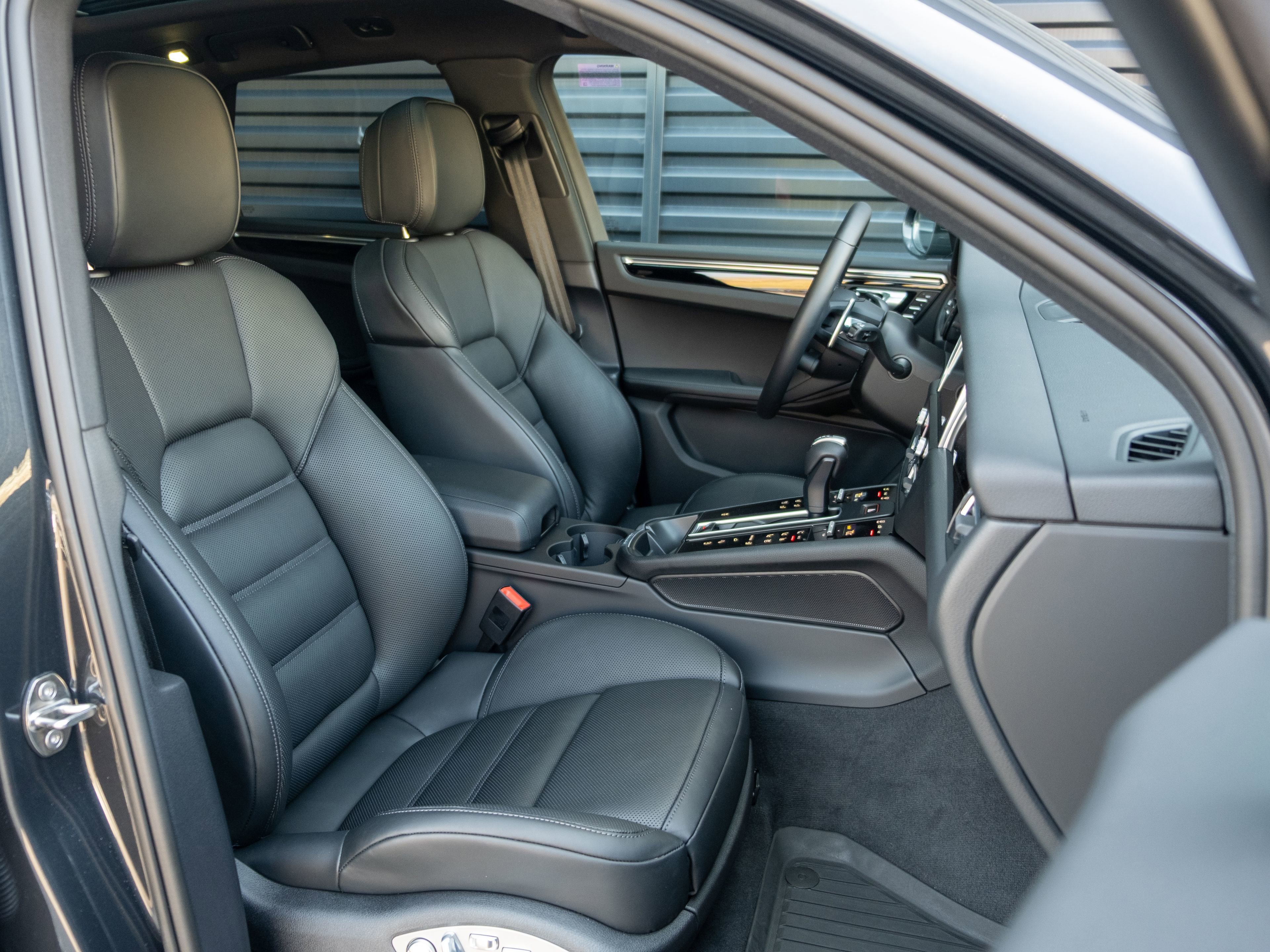 Certified 2026 Porsche Macan image 34