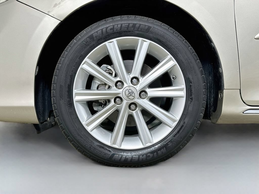 Used 2014 Toyota Camry XLE w/ Leather Package FWD image 38