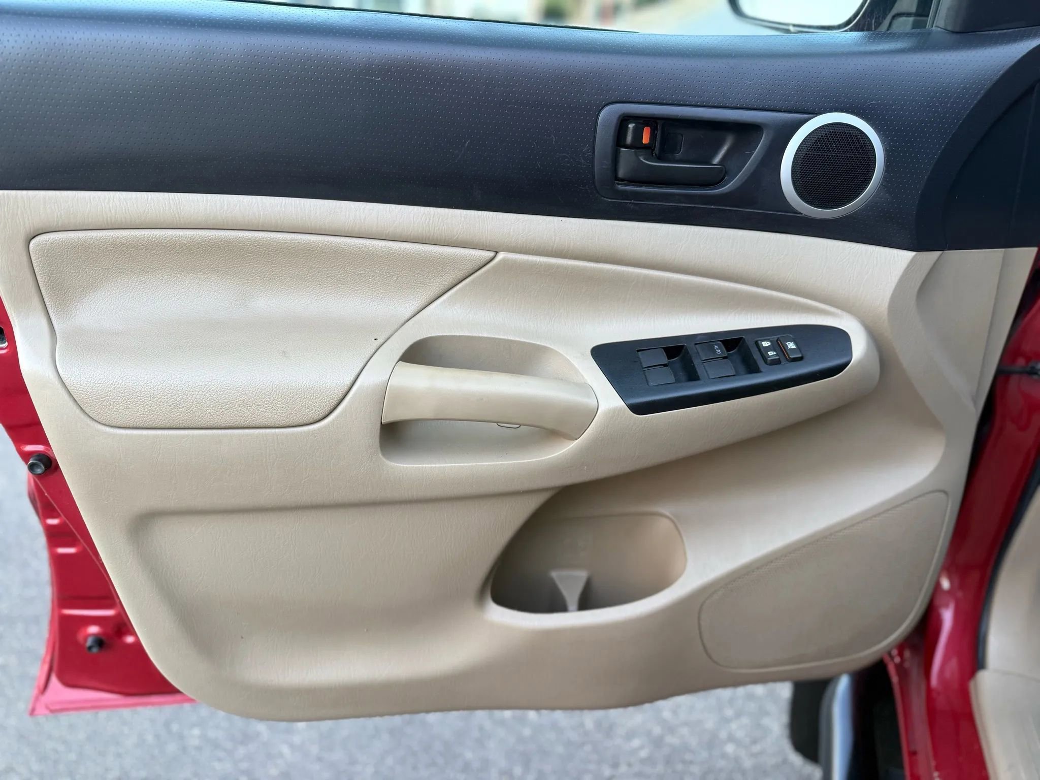 Used 2013 Toyota Tacoma PreRunner image 12