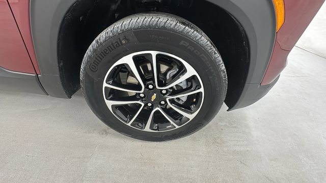 Used 2025 Chevrolet TrailBlazer LT w/ Driver Confidence Package image 9