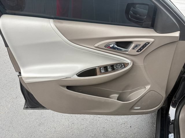 Used 2017 Chevrolet Malibu Premier w/ Premier Sun and Wheel Package FWD image 17