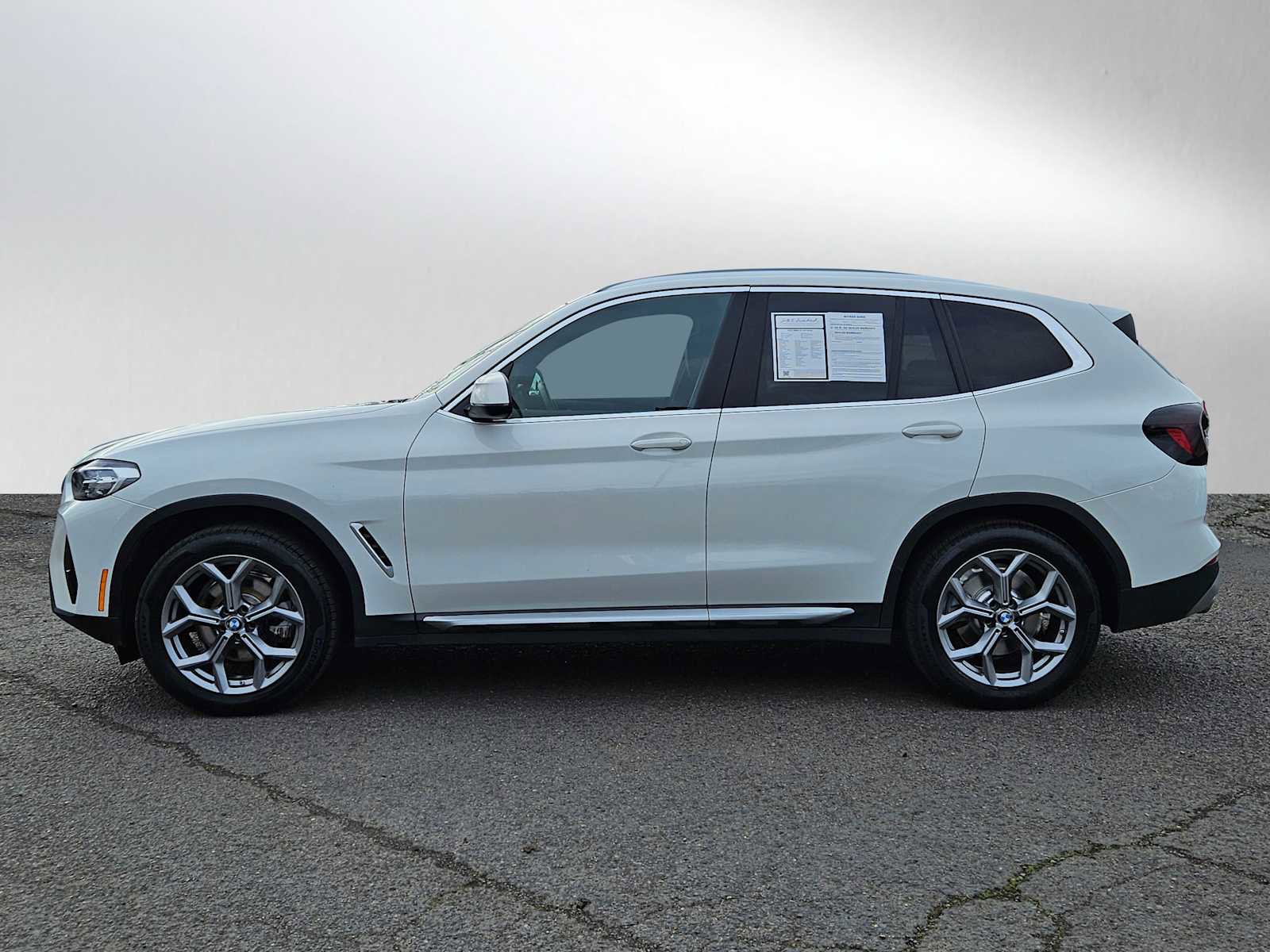 Used 2023 BMW X3 xDrive30i w/ Premium Package image 6