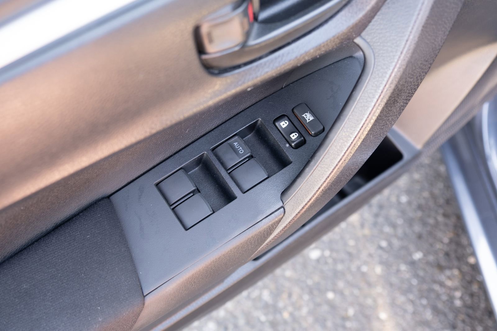 Used 2015 Toyota Corolla L FWD image 10