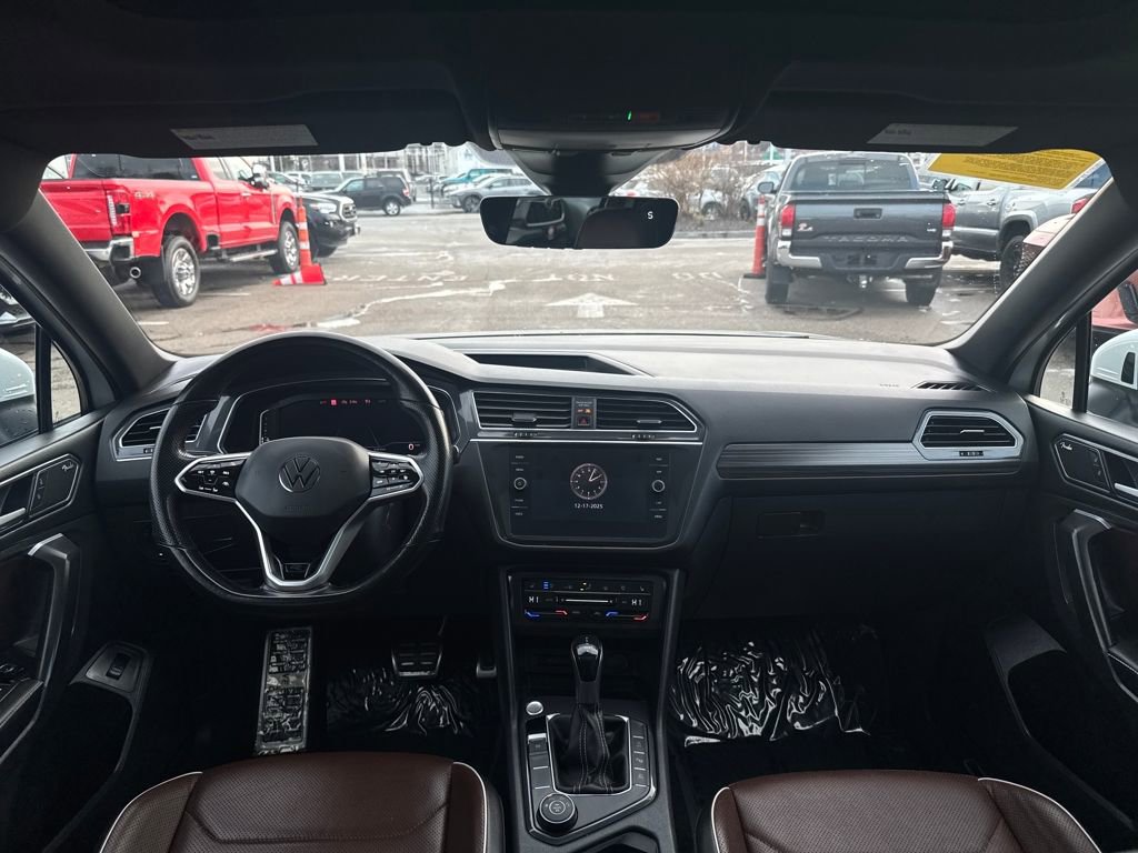 Used 2022 Volkswagen Tiguan SEL R-Line image 12