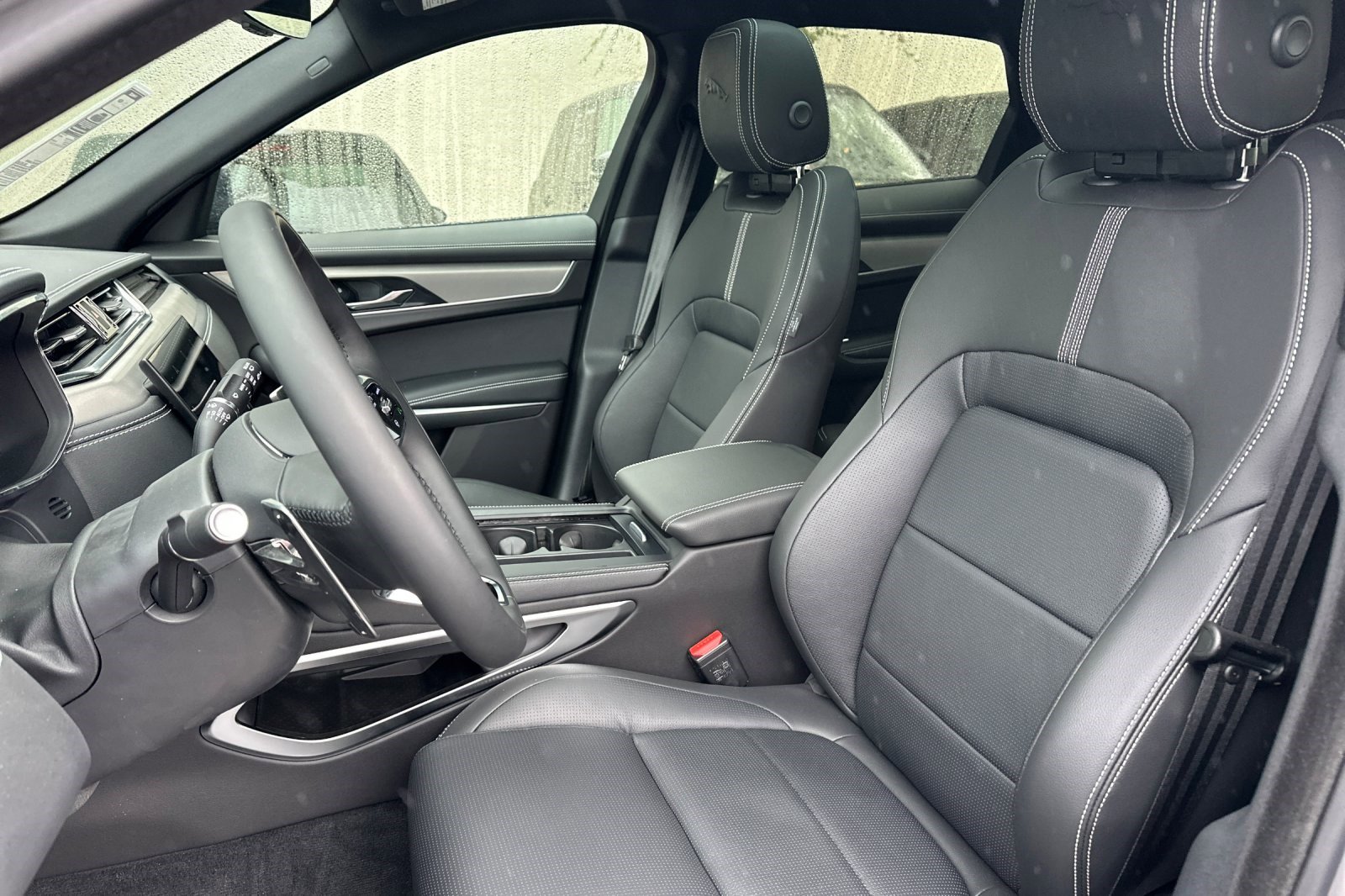 New 2025 Jaguar F-PACE R-Dynamic S image 6