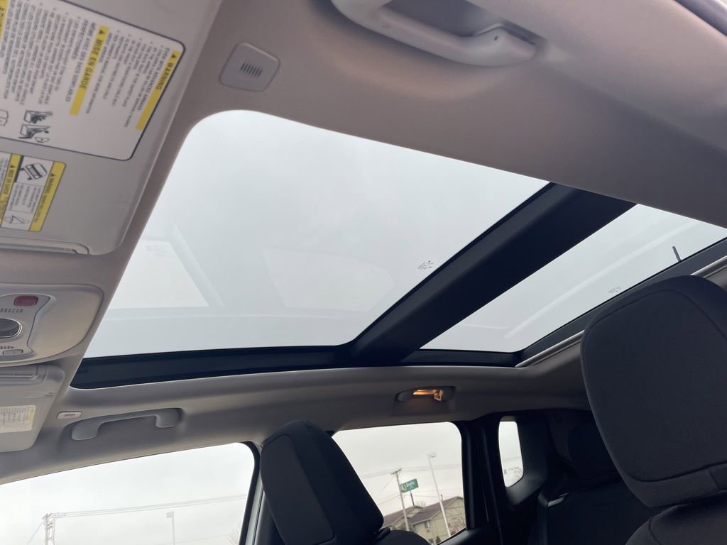 Used 2023 Jeep Renegade Altitude w/ Sun/Sound Group AWD/4WD image 10