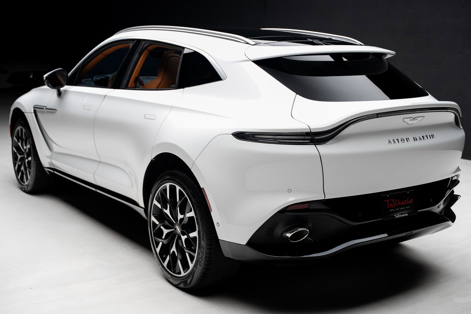 Used 2023 Aston Martin DBX AWD/4WD image 23